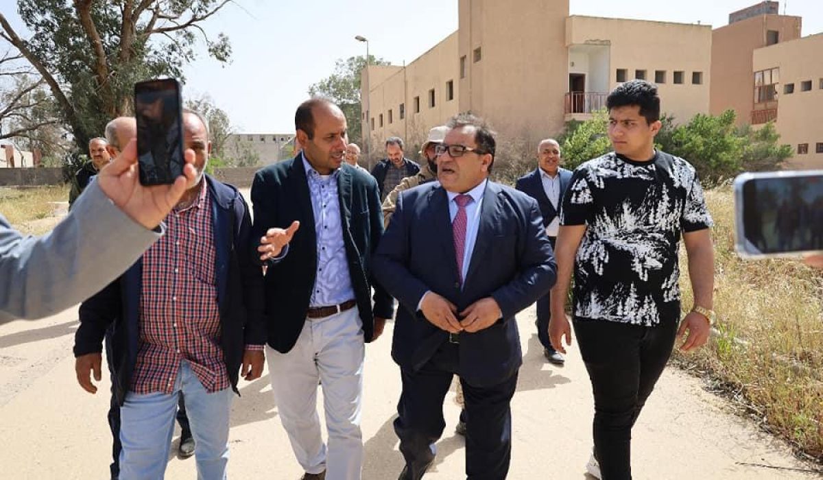 وزير التعليم العالي يطّلع على وضع مباني هيئة البحث العلمي قصر بن غشير بعد ماتعرضت له خلال السنوات الماضية