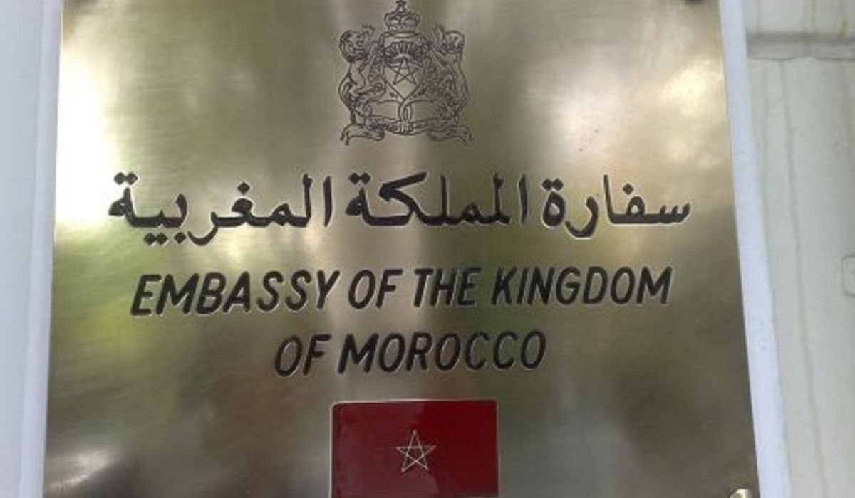 بسبب صعوبة إجراءت السفر بين البلدين المغرب تعيد فتح سفارتها في طرابلس من جديد