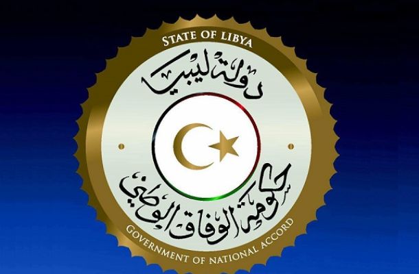 القبض على مهرب أموال يحمل 900 ألف يورو وسبيكة ذهب و 17 بطاقة فيزا