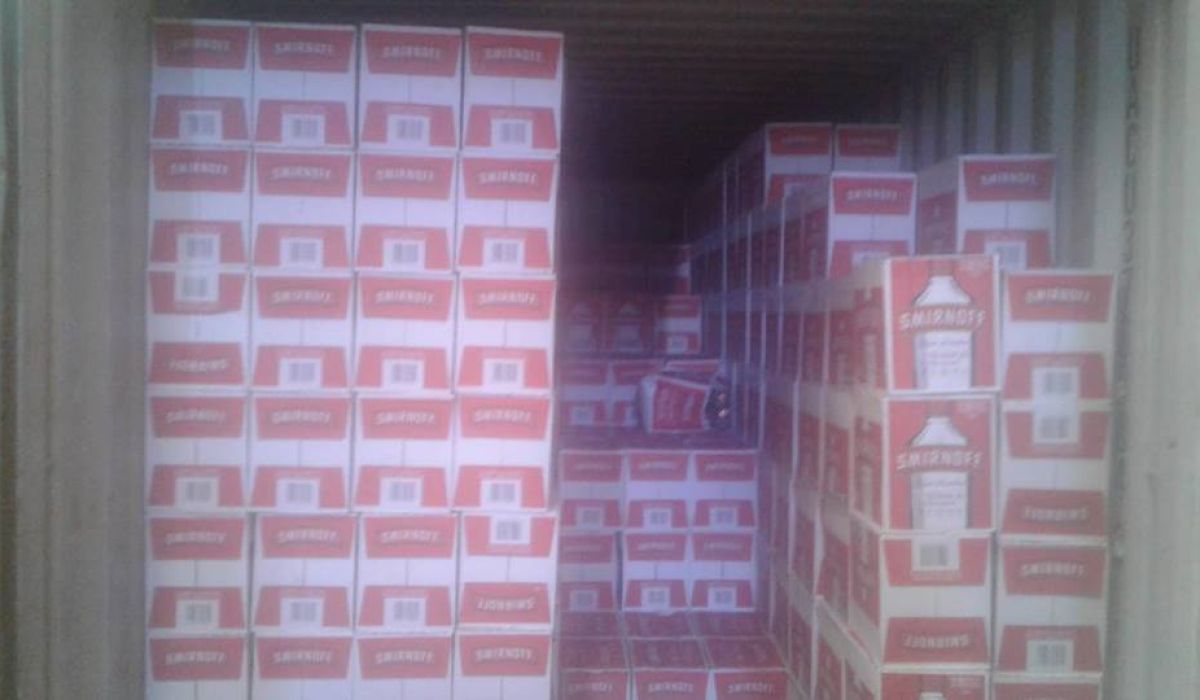 ضبط حاوية تحتوي على 9588 زجاجة خمر بميناء مصراتة البحري