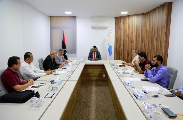 الكشر يوقّع على صرف مرتبات موظفين عدد من الجهات ببلدية ترهونة