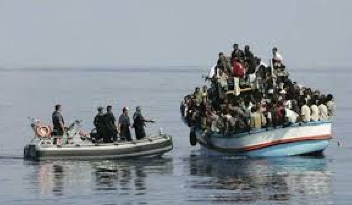 حرس السواحل بين كر وفر ومحاولات جدية لإنقاذ مهاجرين غير شرعيين