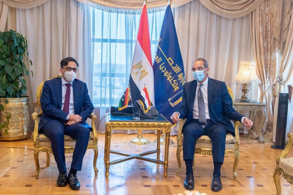 الفريق الإستشاري بمكتب وزير الدولة للشؤون الاقتصادية يبحث مع الملحق التجاري بالسفارة التونسية في ليبيا آفاق الاستثمار بين البلدين