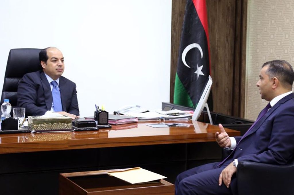 وزير المالية بحكومة الوفاق يجتمع مع رئيس هيئة الرقابة الإدارية