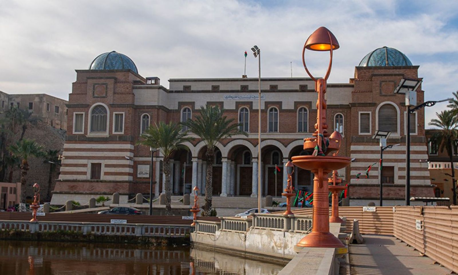 بالأرقام.. "المركزي" يكشف عن قيمة المبالغ المباعة بالمصارف التجارية