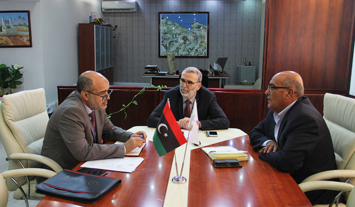صنع الله يتابع سير العمل بمشاريع الدراسات المكمنية التي يشرف عليها معهد النفط الليبي بالتعاون مع شركات أمريكية