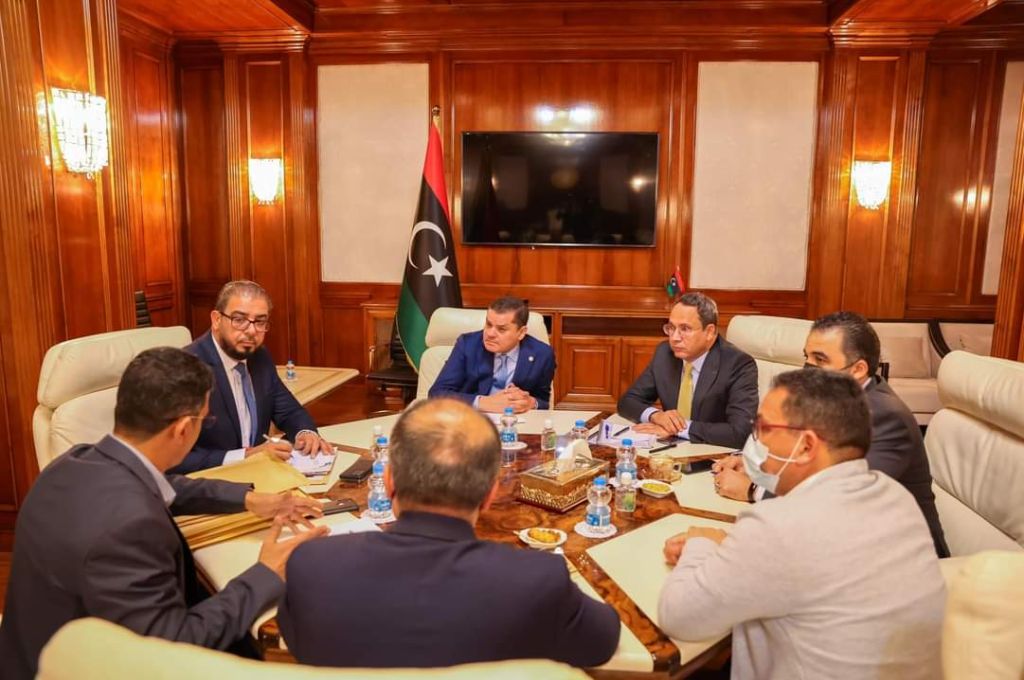 عدد من موظفي الجهات العامة يقدمون أوراقهم أمام هيئة مكافحة الفساد لغرض المشاركة في الانتخابات