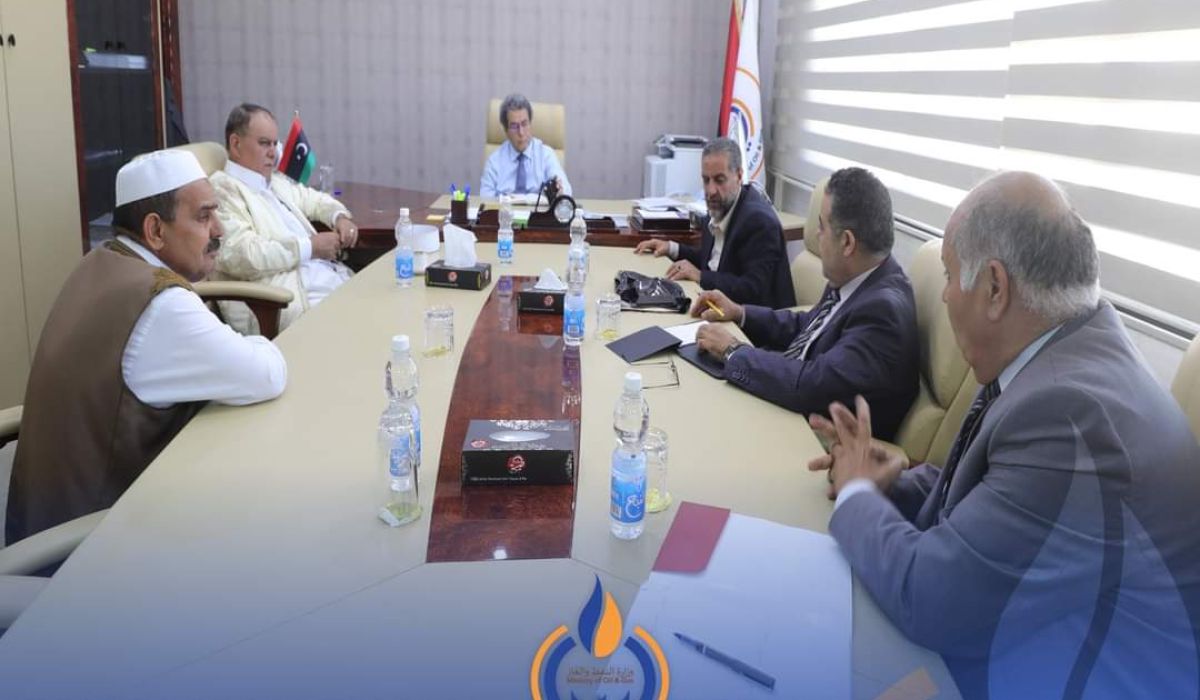 "عون" يبحث بخصوص الإقفالات بهدف مناقشة الجهات المسببة في إقفال النفط والغاز