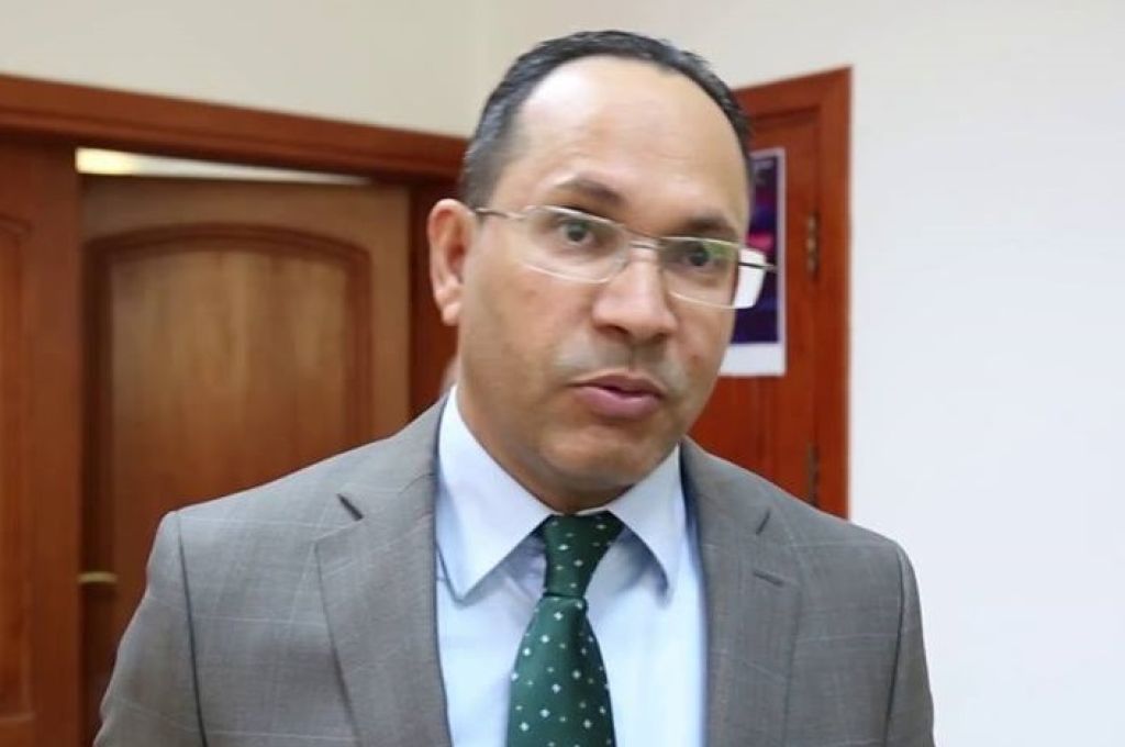 "بالفيديو" الرقابة الإدارية مياه البحر تسربت تحت كورنيش طرابلس
