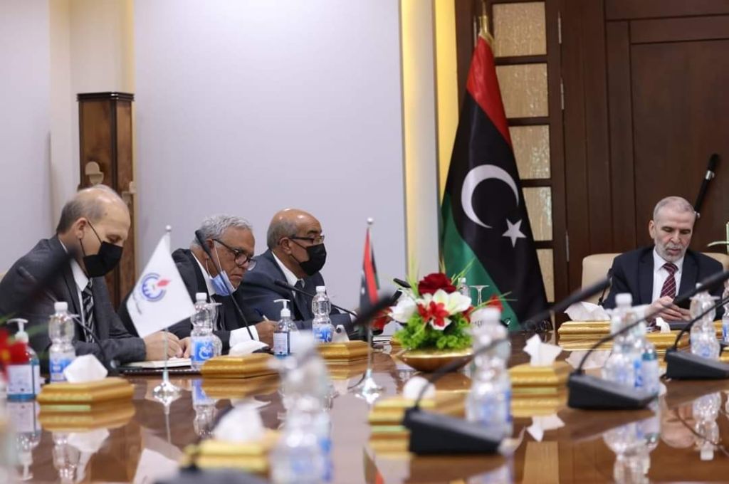 نقابة البريد والاتصالات تطالب رئيس الوزراء بالإبقاء على فيصل قرقاب رئيساً للشركة القابضة "إلى حين استقرار الدولة"