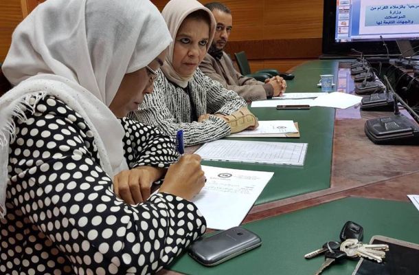 حسني بي : اتركوا السوق السوداء للمجرمين والمهربين وانهيار الدولار آتٍ لا محالة