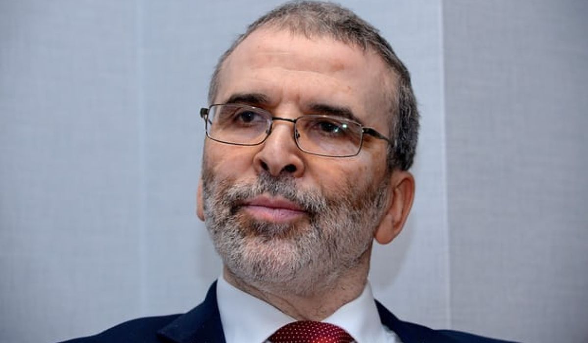 الغارديان : قضايا الفساد تسبب في إغلاق أربعة موانيء نفطية وصنع الله يدعو إلى فرض عقوبات دولية