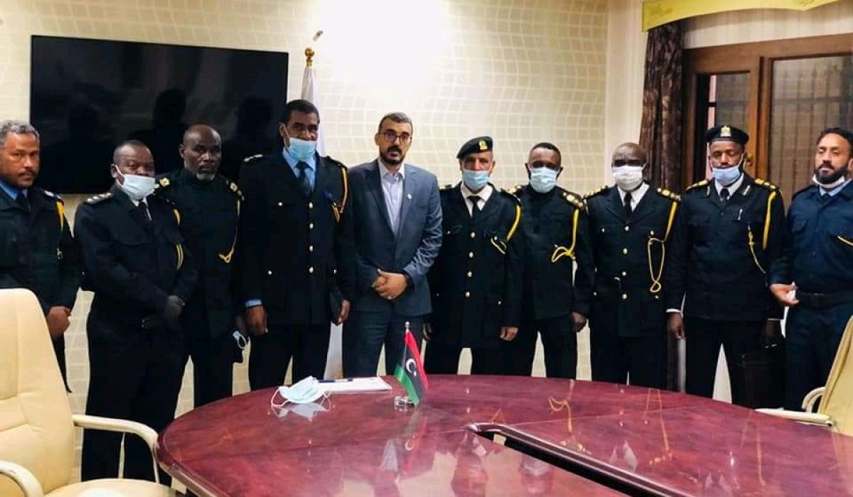 وزير الحكم المحلي يناقش مع حرس البلدي بالجنوب احتياجاتهم وعدة مواضيع