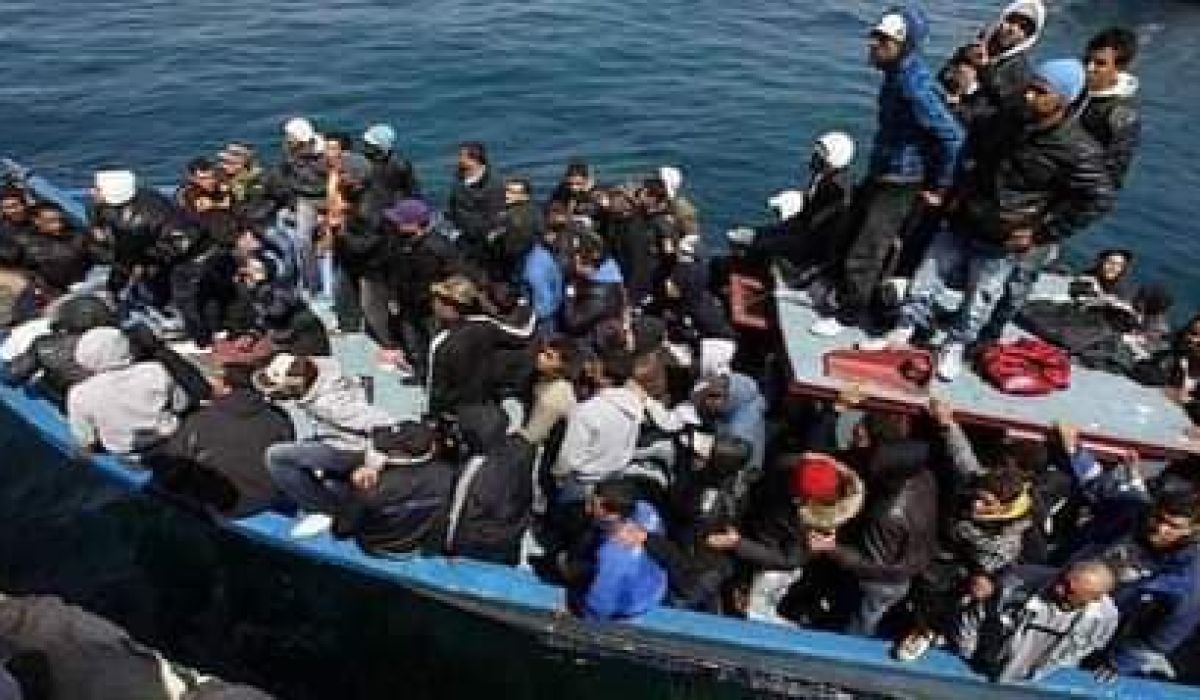 فريق الإنقاذ في أوشن فايكنغ يلتقطون مئات المهاجرين قبالة سواحل ليبيا