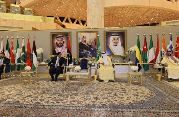 تعبئة إقرار الذمة المالية من قبل رئيس مركز جمارك وازن
