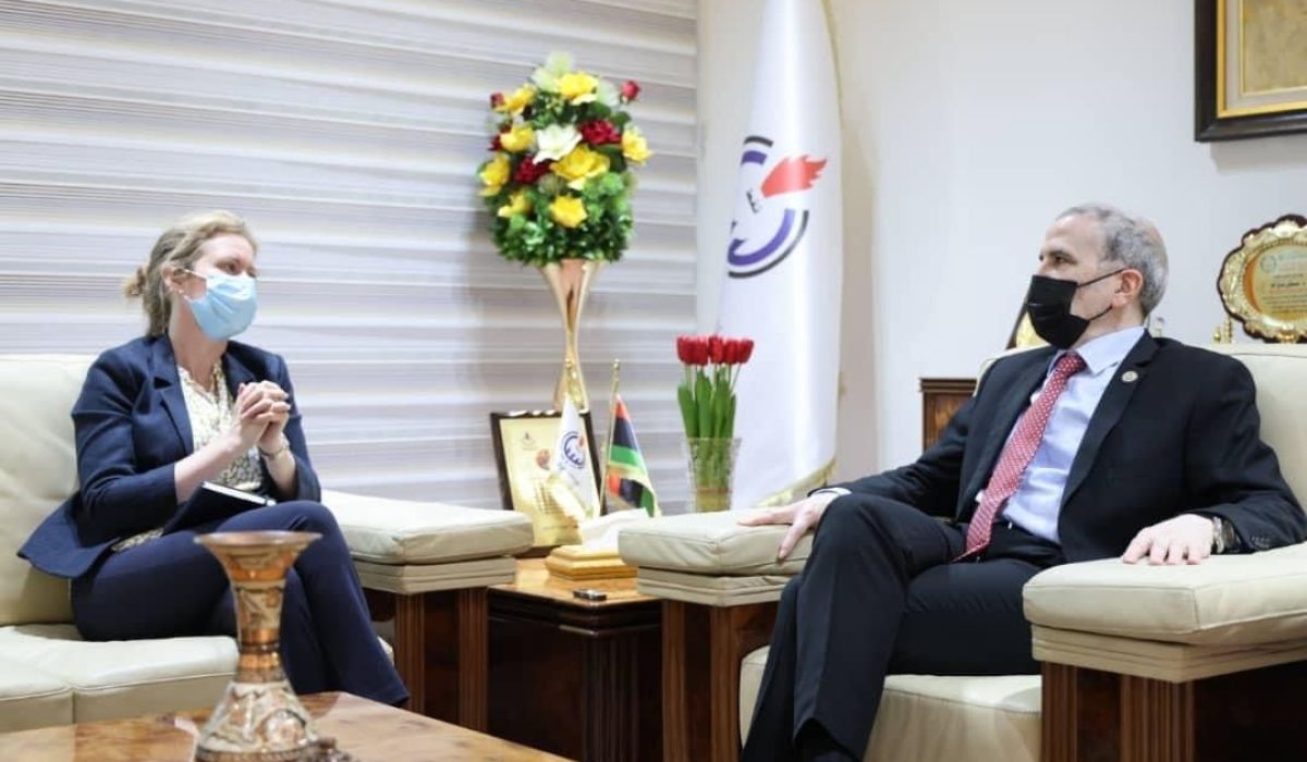 الوطنية للنفط تبحث تطوير التعاون بين المؤسسة والمملكة البريطانية