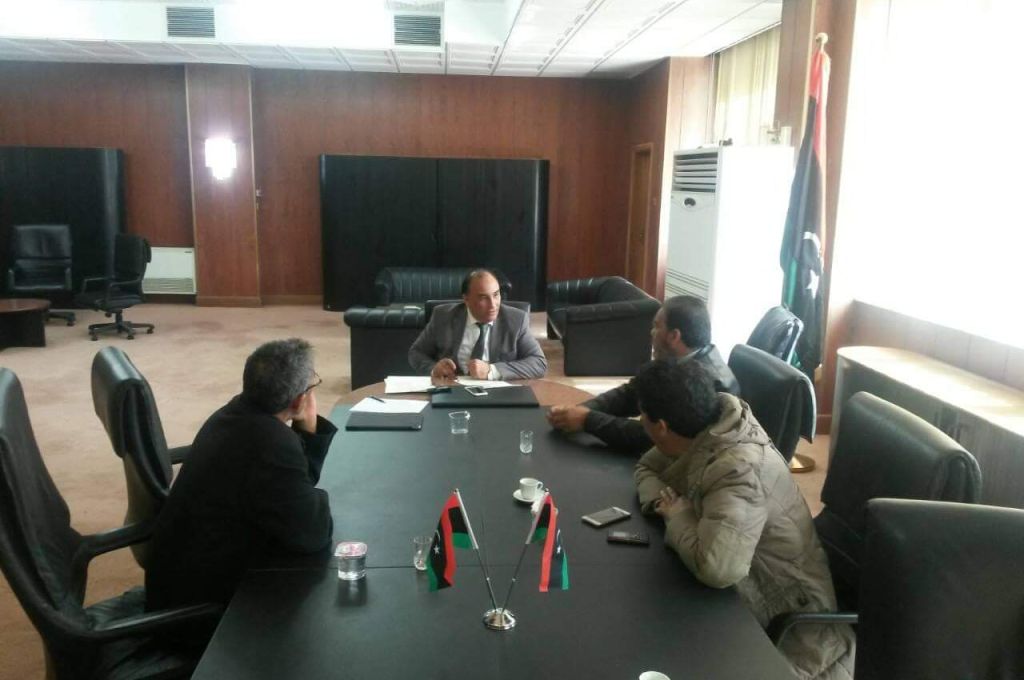 عميد بلدية سرت يجتمع مع مدراء مكاتب شركات الوقود