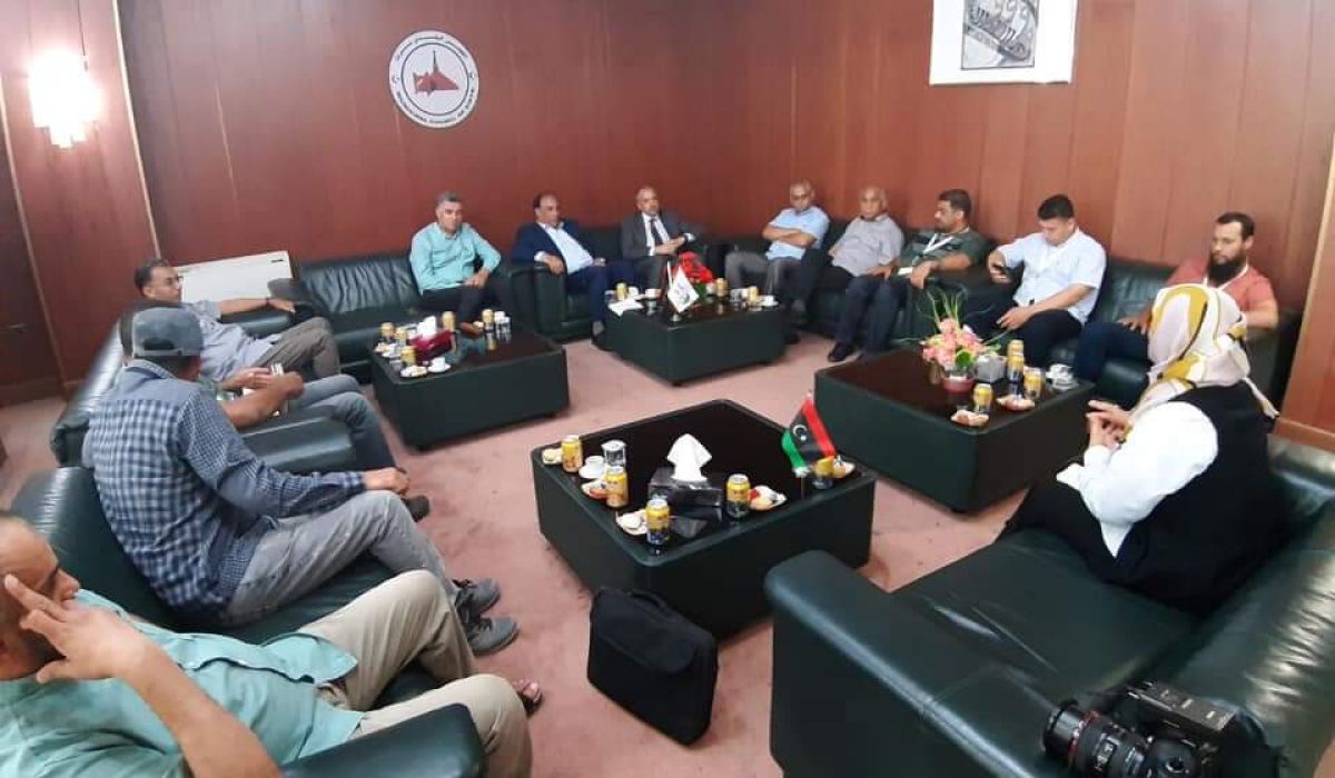 بلدية سرت تناقش مع شركة المدار الجديد احتياجاتها والمشاكل الراهنة