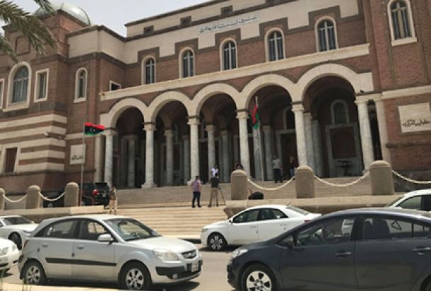 رويترز: "بين الحرب والحصار النفطي" ليبيا تواجه الوباء .. وهذا ما يعانيه المواطن