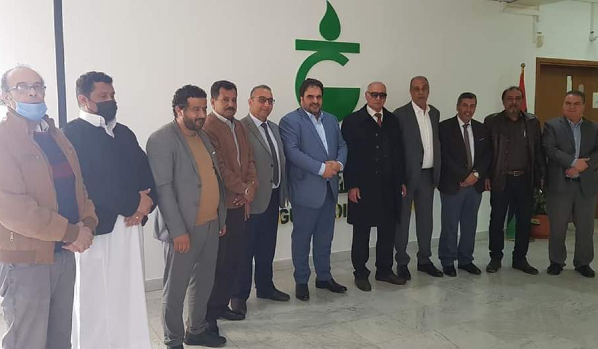 رئيس المجلس التسييري لبلدية طبرق يجتمع مع شركة الخليج العربي للنفط