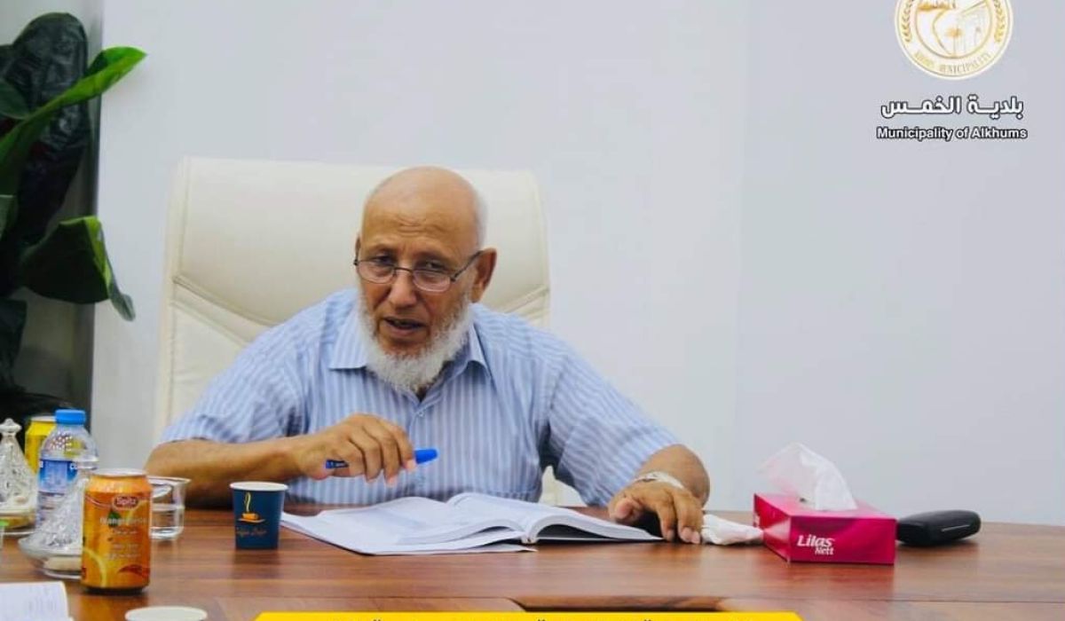 الإفراج عن عميد بلدية الخمس بعد اتهامات بقضايا فساد