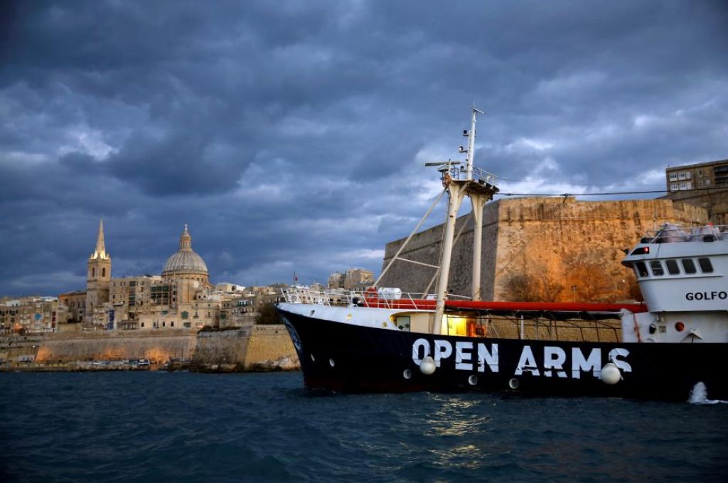 معيتيق يمهل شركة الخدمات العامة عشرة أيام لتنظيف طرابلس بعد استئناف العمل في مكب أبوسليم