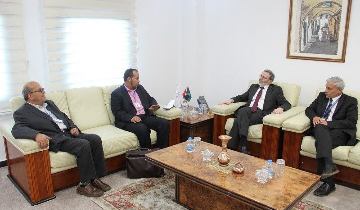 صنع الله يناقش سبل تشكيل لجنة للتواصل مع بلدية أوجلة