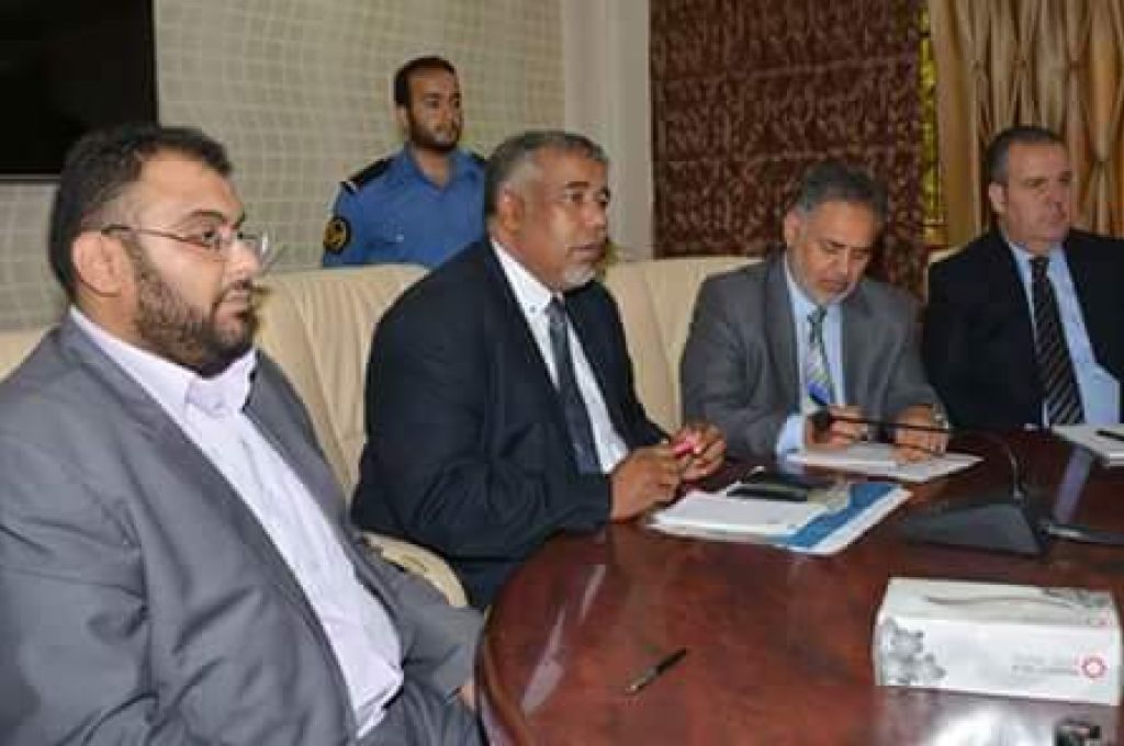 وزير الحكم المحلي يجتمع مع عمداء بلديات الجبل الغربي