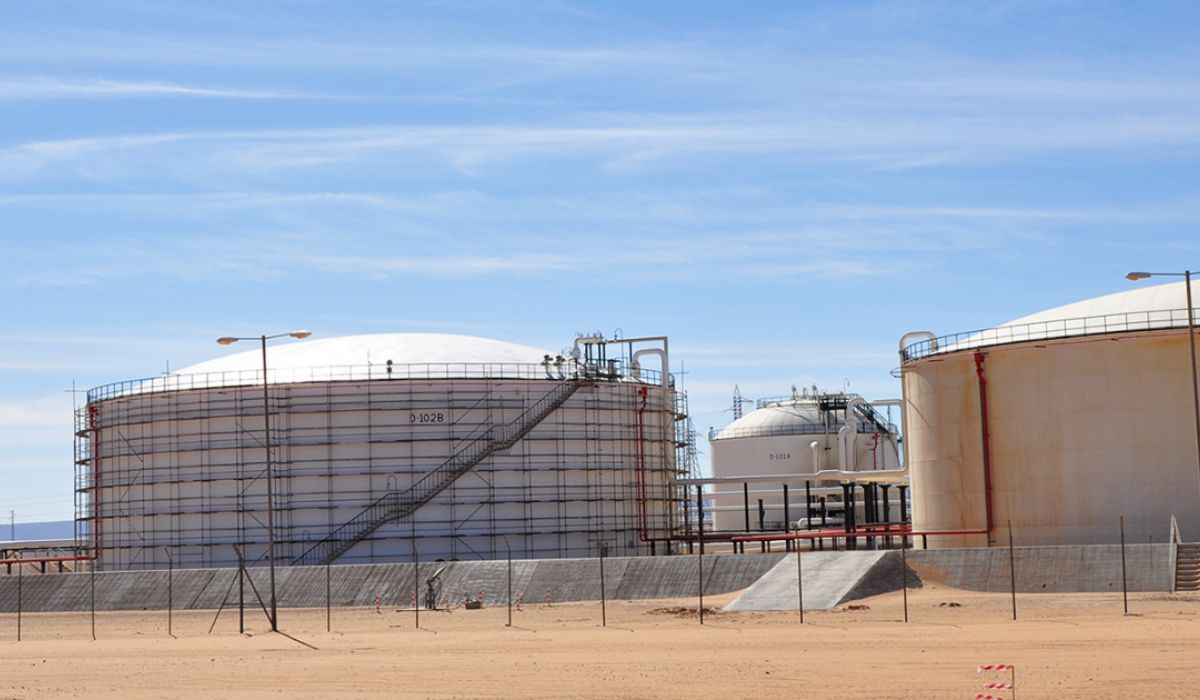 سبوتنيك: من بينهم ليبيا.. خبراء يوضحون أسباب تذبذب أسعار النفط واحتمالية بلوغه 100 دولار