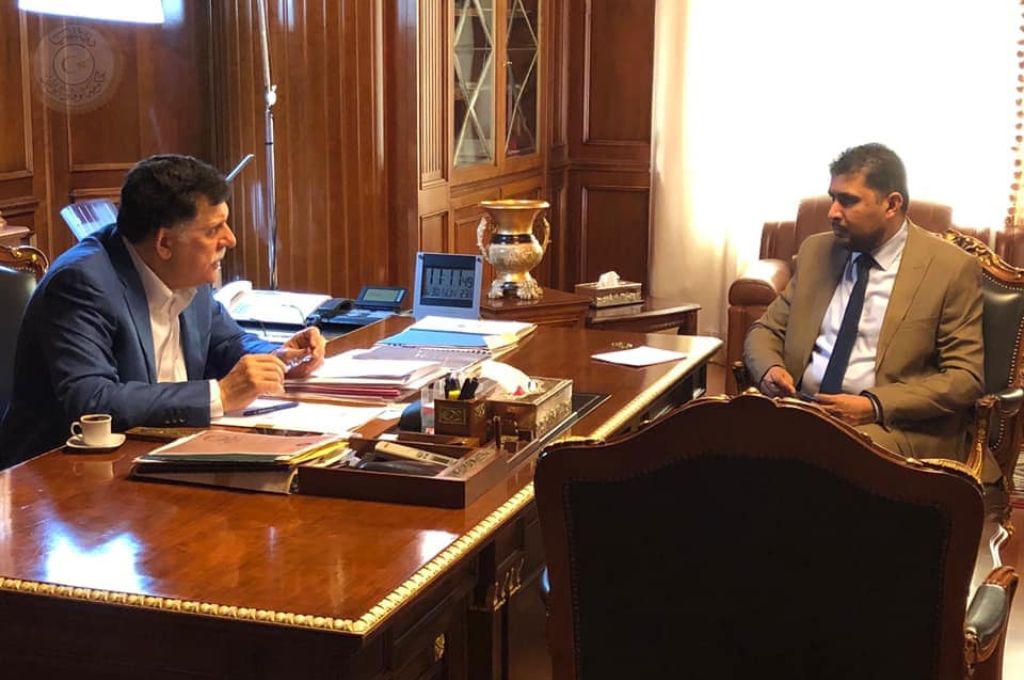 حسني بي: منحة أرباب الأسر سرقة مشرعنة ويجب تطبيق سعر الصرف عليها