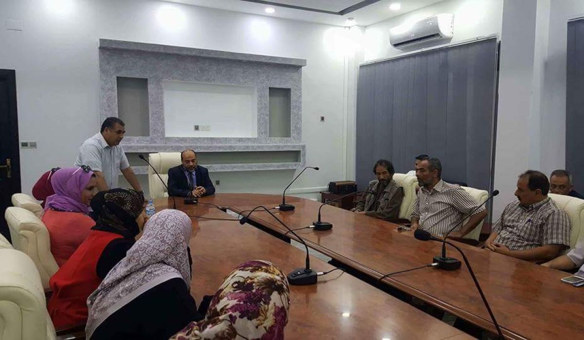 وزير الاقتصاد بالحكومة المؤقتة يناقش أوضاع مراقبة اقتصاد بنغازي