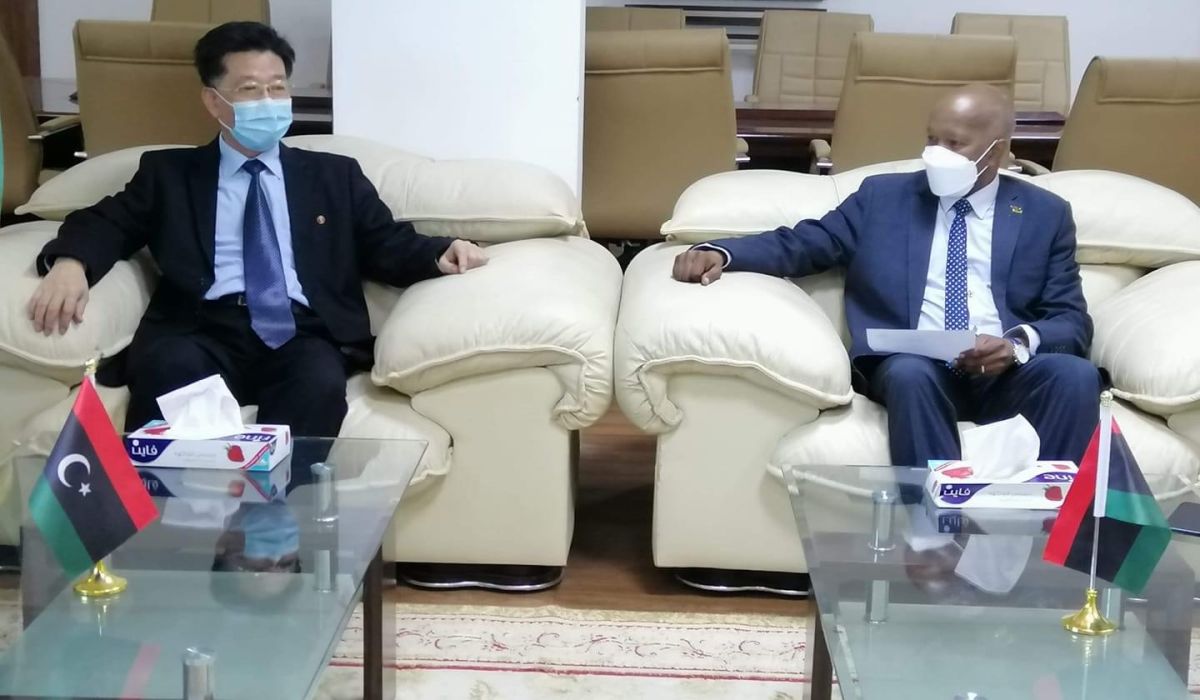 وزير العمل بحكومة الوفاق يستقبل السفير الكوري لدى ليبيا