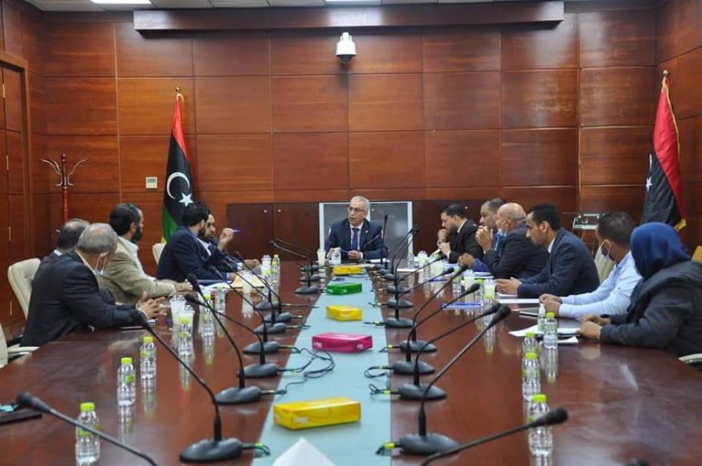 وزير الصحة يبحث تفعيل التأمين الصحي للعناصر الطبية المُساعدة