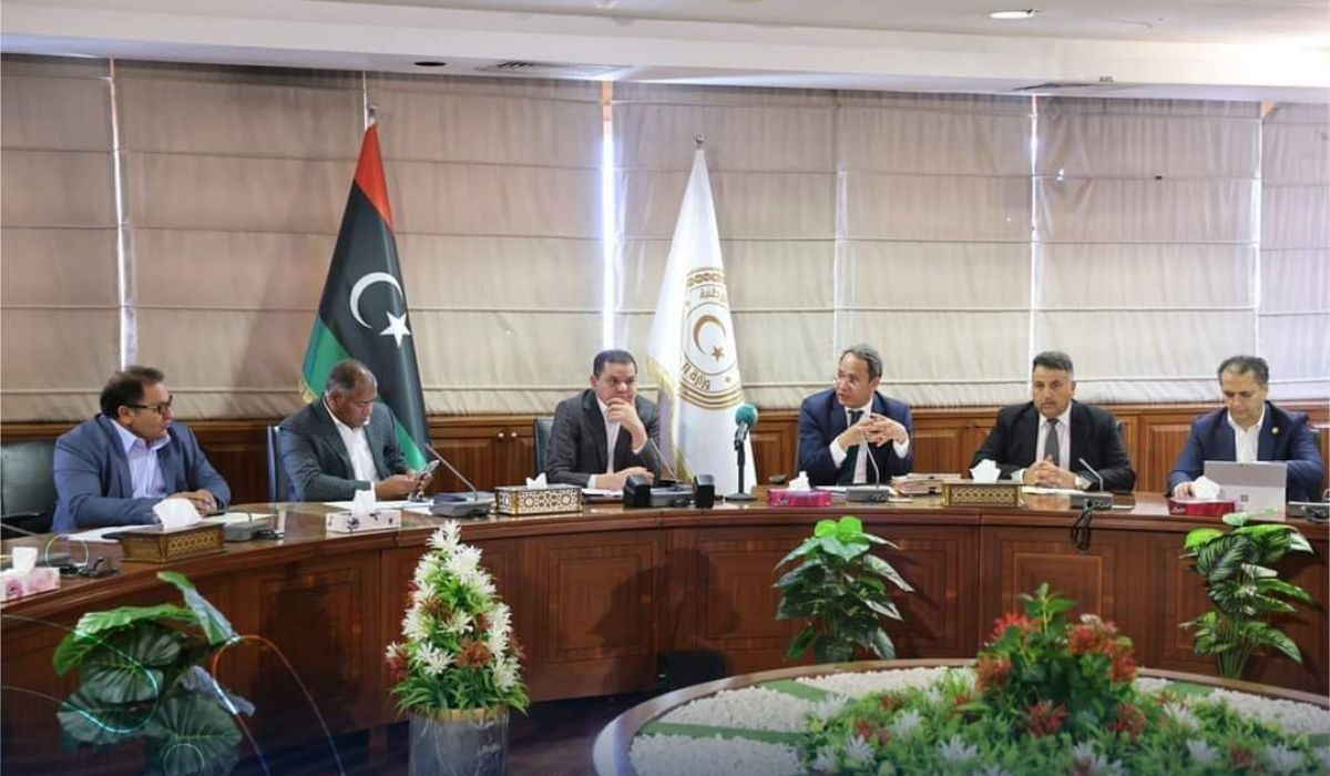 "الدبيبة" يبحث مع عدد من الوزراء ملف المعيدين بالجامعات والكليات والمعاهد التقنية العليا