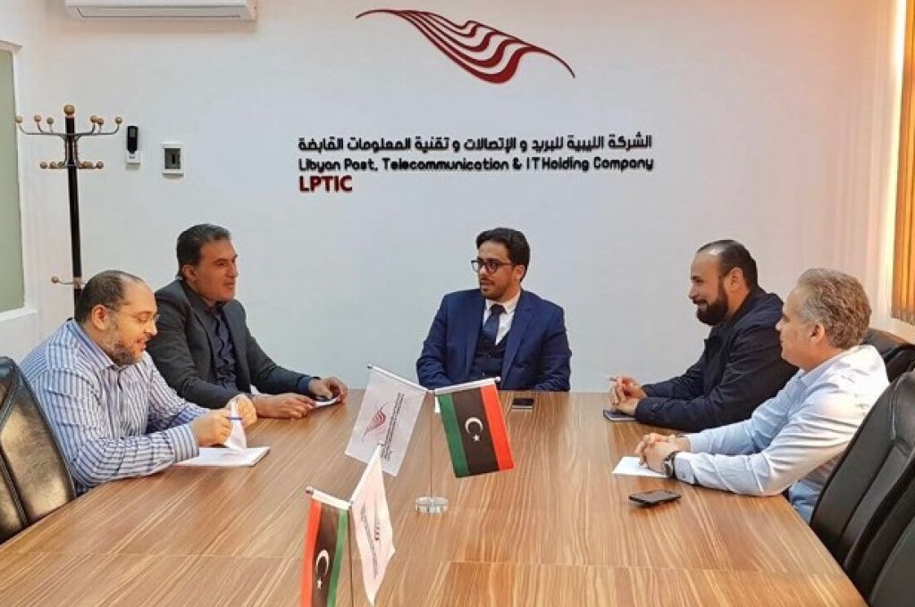 بلدية أوجلة تستضيف ندوة علمية حول دور الطاقات المتجددة في مكافحة التصحر والهجرة