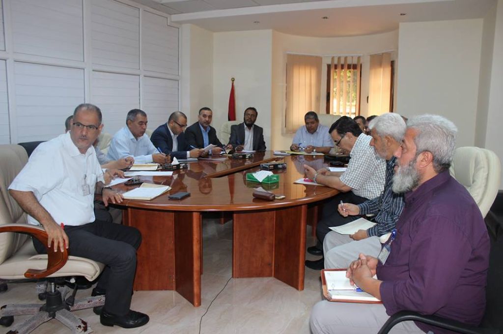 وصول معدات خاصة بمطار معيتيقة