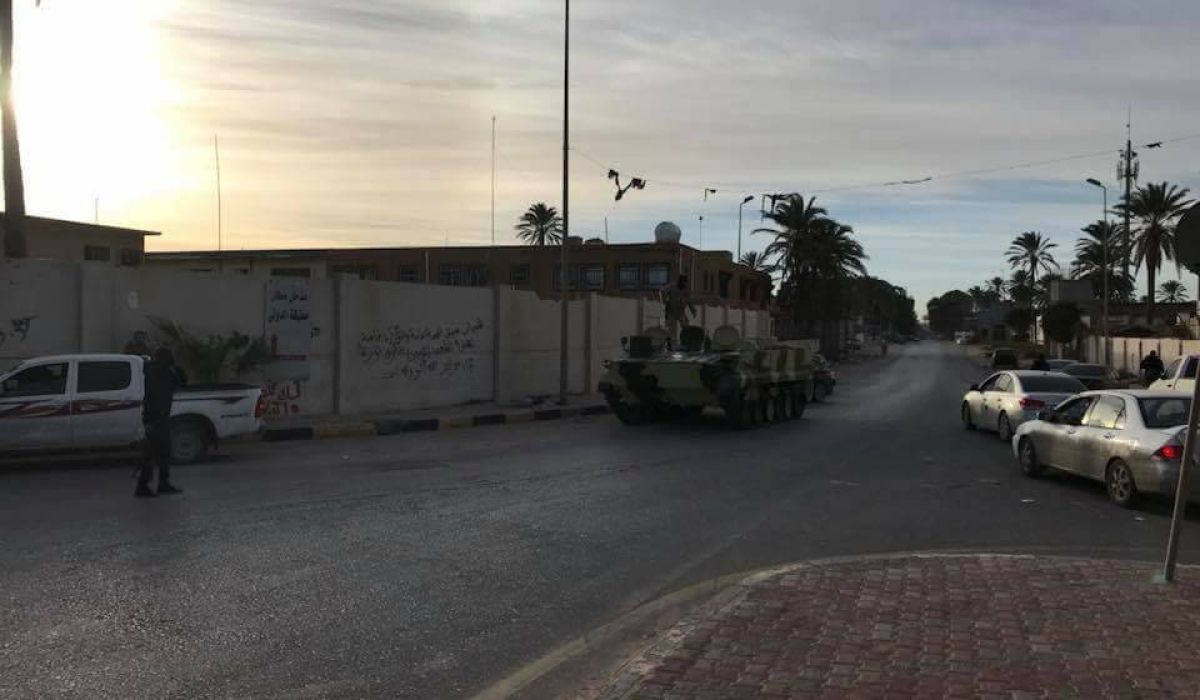الاشتباكات المسلحة تغلق المنافذ الشرقية بين المطار والعاصمة الليبية