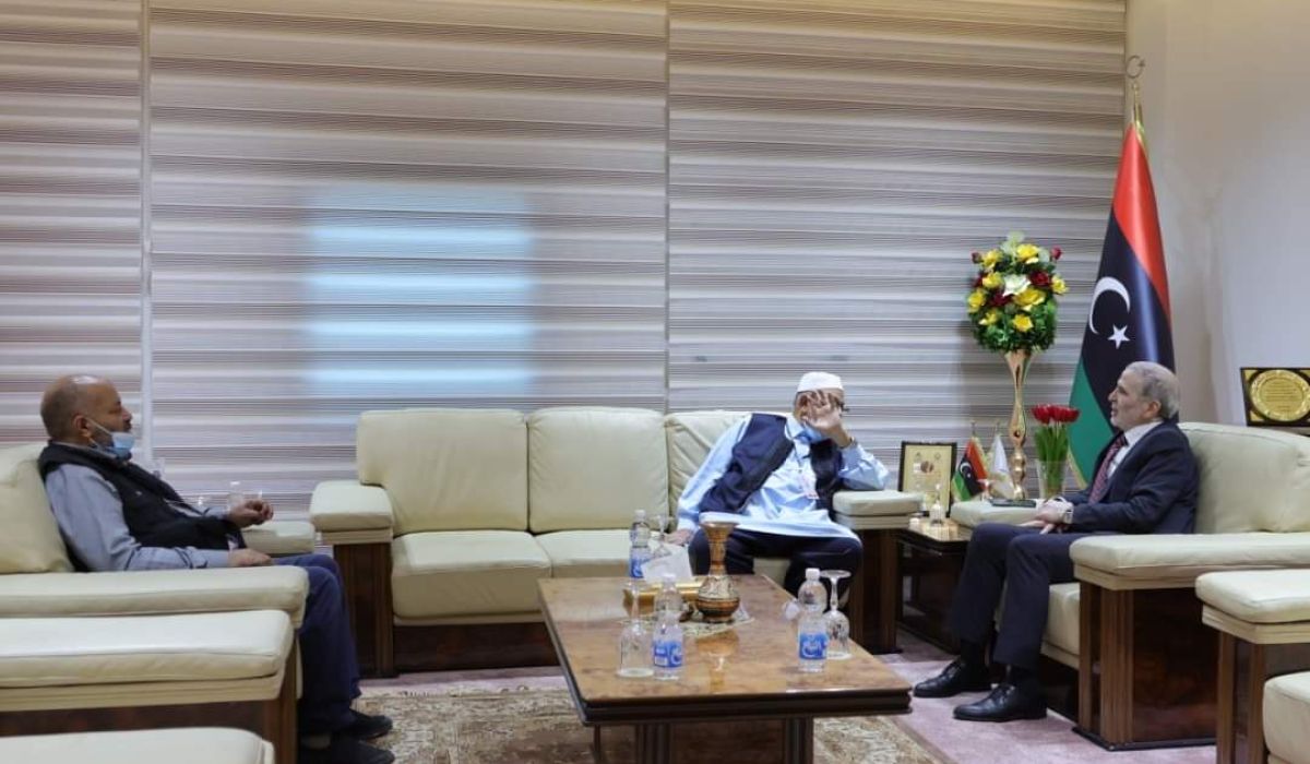 صنع الله يبحث مع عدد من الحكماء بمدينة مصراتة مشاريع التنمية المستدامة وبرامج المسؤولية الاجتماعية بالمناطق