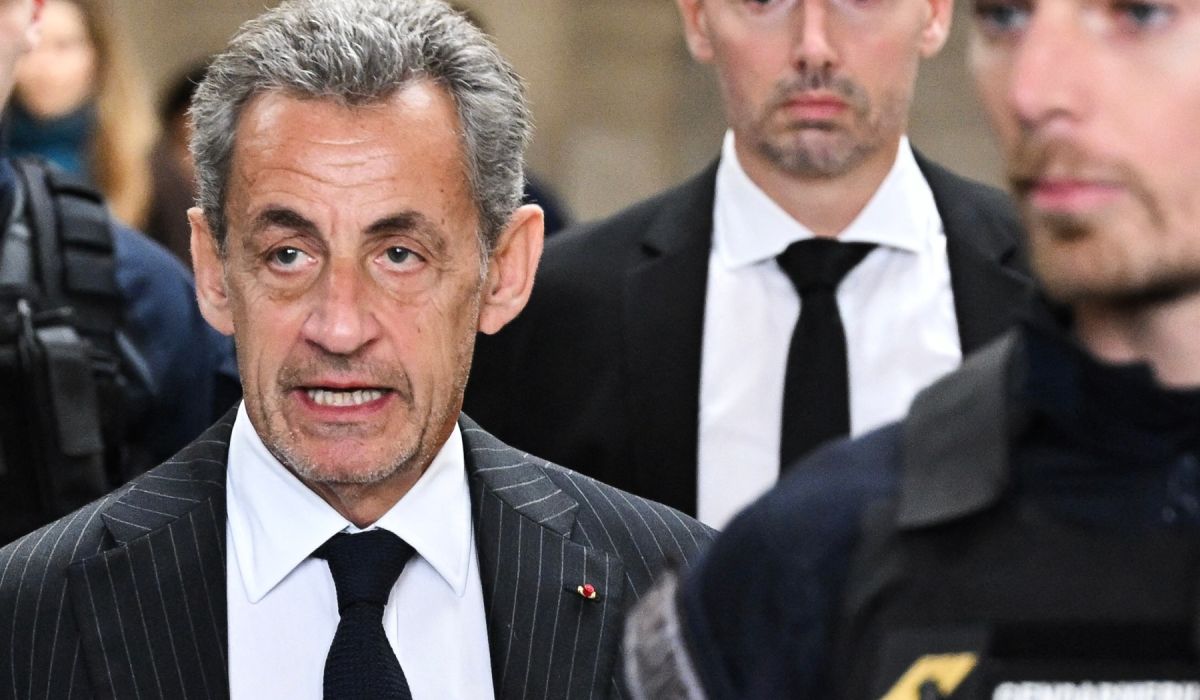 صحيفة فرنسية: محكمة باريس تنظر في طلب نيكولا ساركوزي الإفراج عنه من السجن في انتظار الاستئناف لقضية التأمر لجميع أموال حملته الإنتخابية من ليبيا