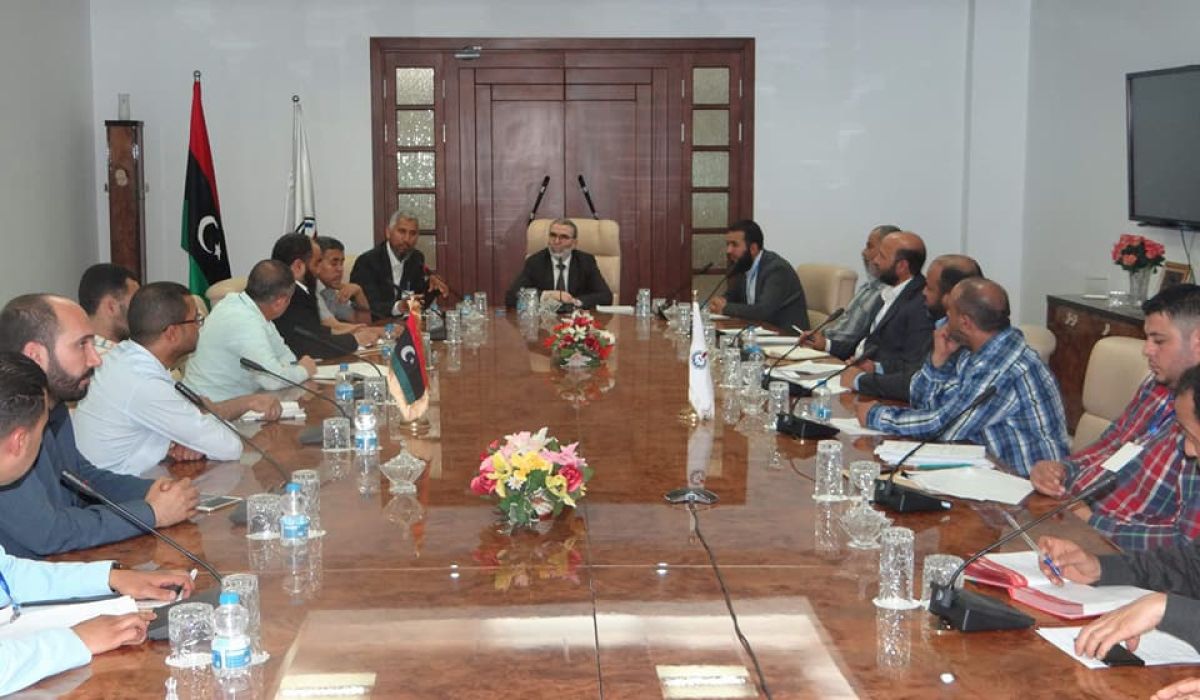 صنع الله يناقش مع النقابات العمّالية للشركات النفطية تأخر صرف مرتبات العاملين بالقطاع