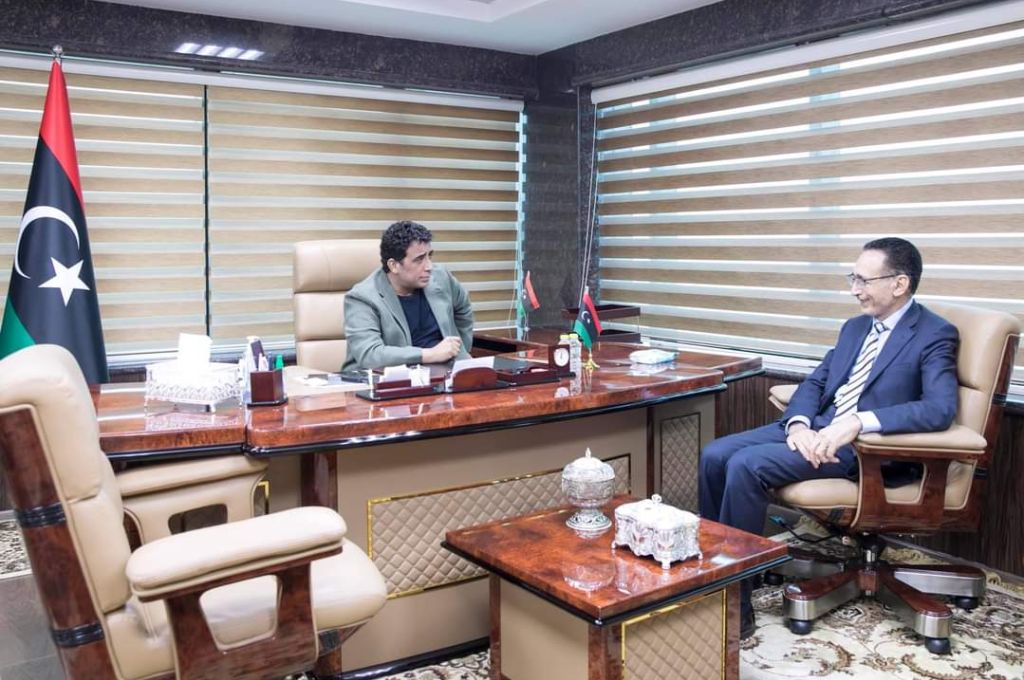 خلال اجتماعه مع وزير الاقتصاد والتجارة.. المنفي يشدد على ضرورة متابعة السوق المحلي ومدى انسياب السلع ومراقبة الأسعار