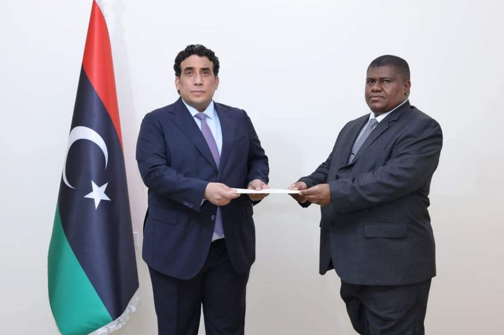في لقاءٍ مع صدى .. عون يكشف عن مدى قانونية قرار "صنع الله "بإيقاف الإيرادات ورأي وزارته حول مستجدات إغلاق النفط الأخيرة