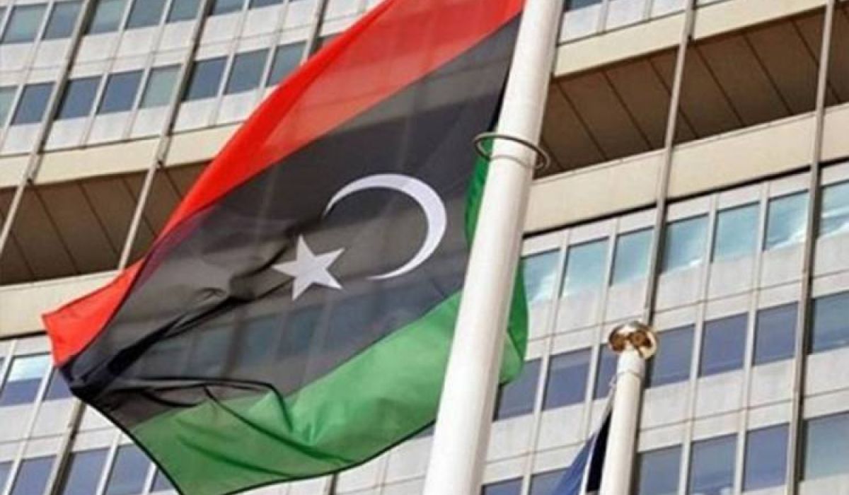 الجالية الليبية بأوكرانيا ينظمون مظاهرة أمام السفارة الليبية للمطالبة بتوفير احتياجاتهم