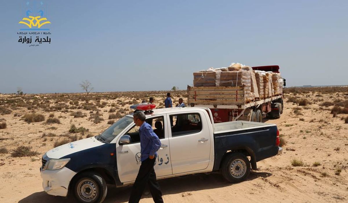 إعدام مواد غذائية منتهية الصلاحية ببلدية زوارة