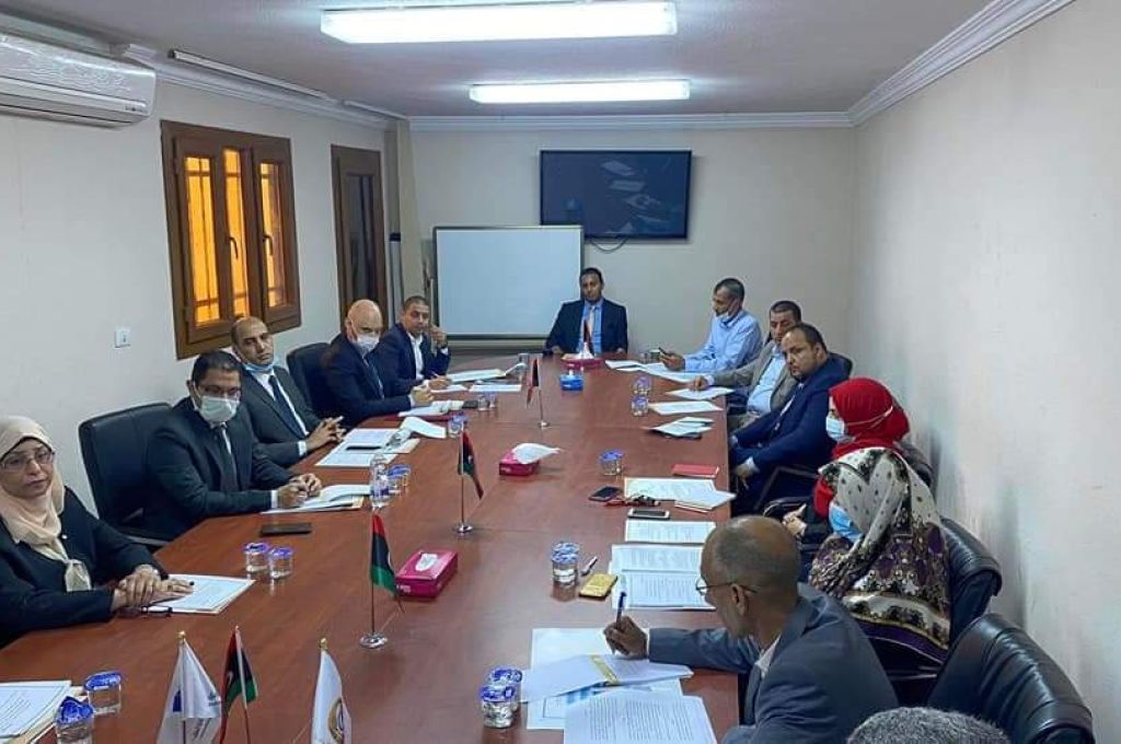 تعبئة إقرار الذمة المالية من قبل رئيس مركز جمرك ميناء الخمس البحري