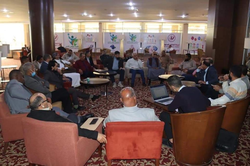 استكمال إجراءات إقرارات الذمة المالية من قبل عدد من مسؤولي مصلحة التسجيل العقاري