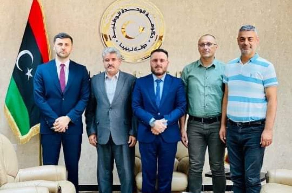 وزير الصحة يعلن الإفراج عن مكافآت العاملين بمراكز العزل