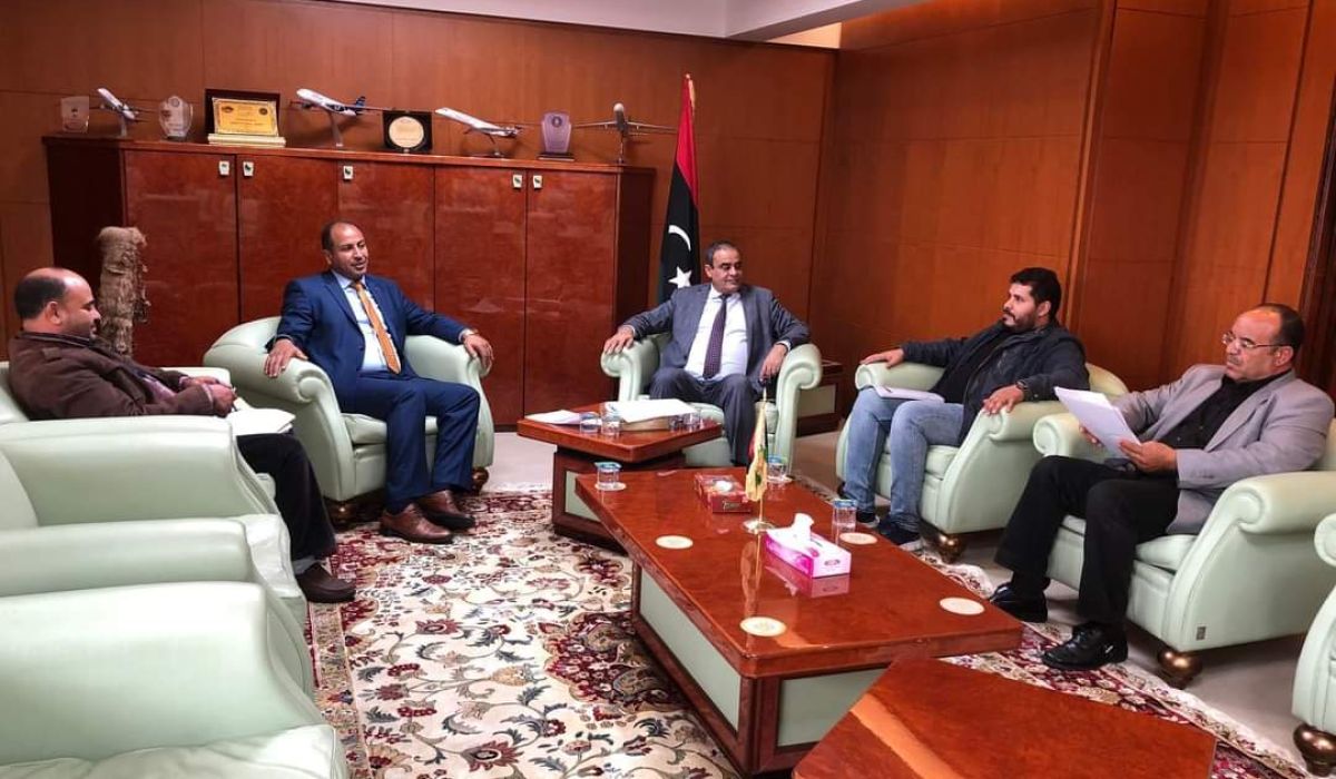 وزير المواصلات يطلع على المشاكل التي تواجه مشاريع الطرق الرئيسية بمدينة العجيلات