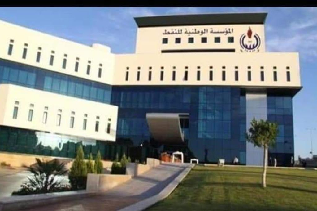 اتحاد عمال ليبيا يستنكر جريمة إقفال الحقول والموانئ النفطية
