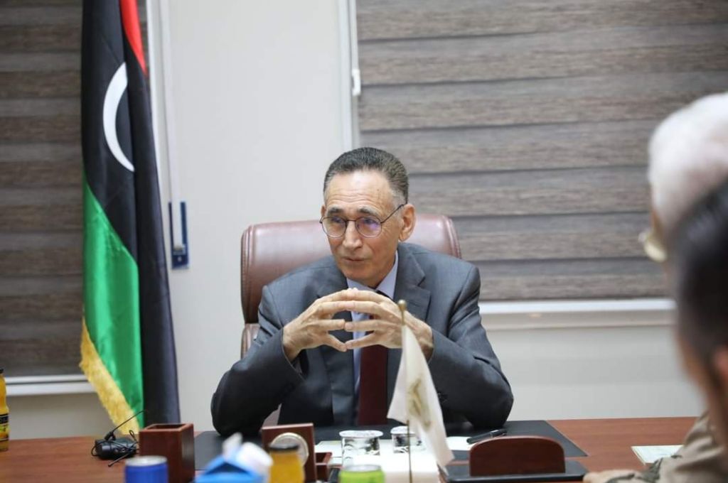 عدد من موظفي الجهات العامة يقدمون أوراقهم أمام هيئة مكافحة الفساد لغرض المشاركة في الانتخابات